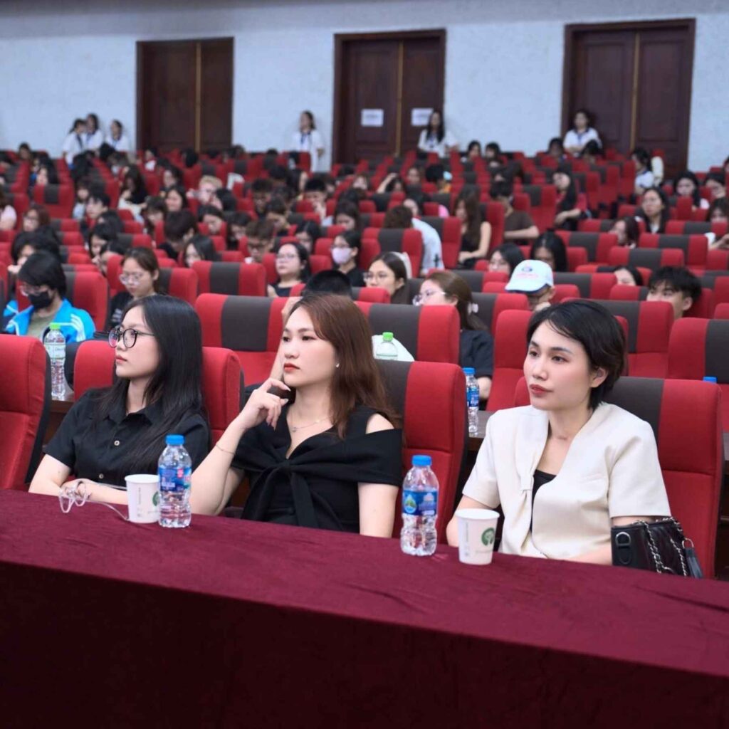 Khoa Marketing Thương mại Việt Nam