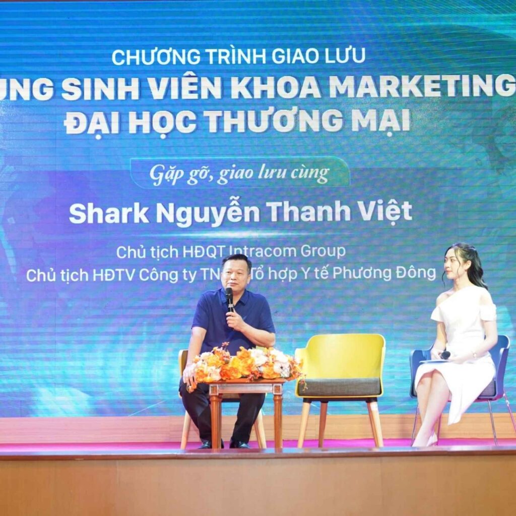 Sinh viên khoa marketing giao lưu với Shark Việt